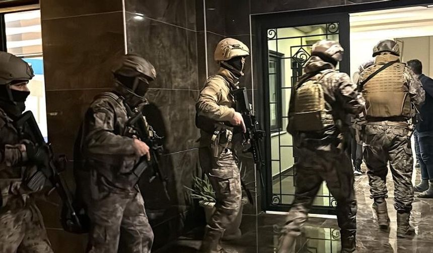 Devletin içindeki köstebeklere dev operasyon: 10 polis 5 gümrükçü 2 avukat yakalandı