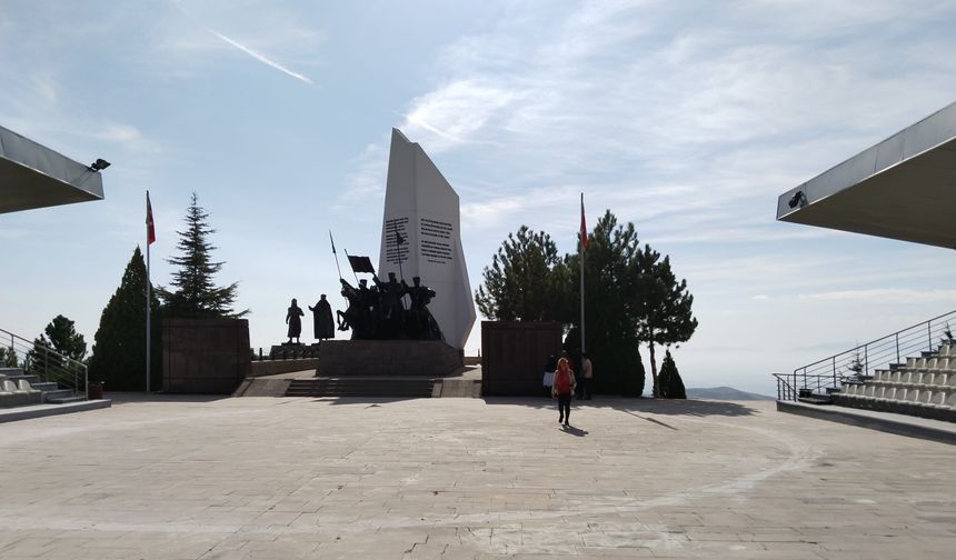 Polatlı Duatepe Anıtı vatandaşların akınına uğruyor!