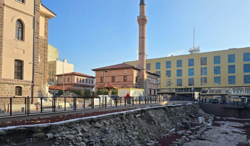 Ulus'un tarihi hazinesi Zincirli Camii ziyaretçilerini geçmişe götürüyor