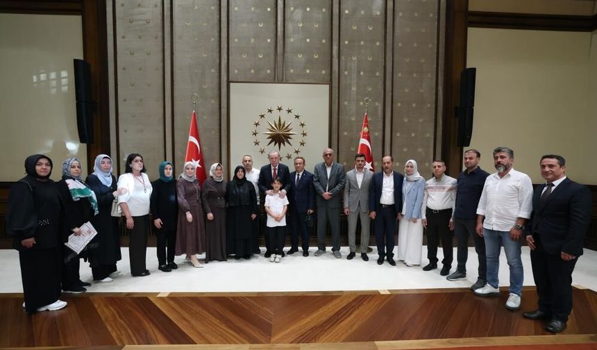 Cumhurbaşkanı Erdoğan, okul saldırısında yaşamını yitiren öğrencilerin ailelerini kabul etti