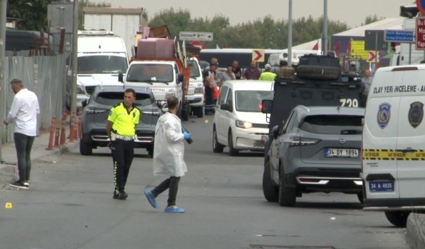 İstanbul'da dehşet anları: Polisin yanına soru sorma bahanesiyle gelip bıçak çekti!