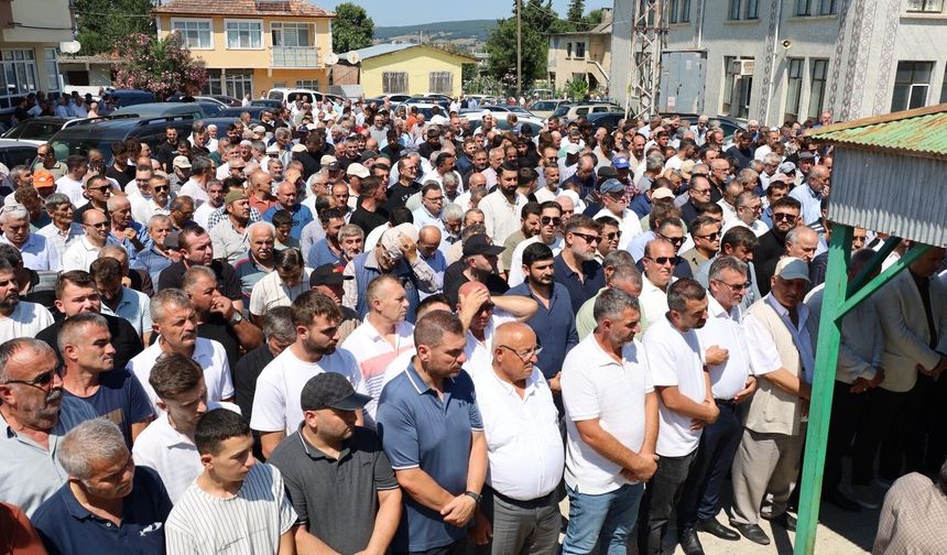 Bafra'da Sulama Kanalına Düşen Otomobildeki Emircan Gözyaşlarıyla Uğurlandı