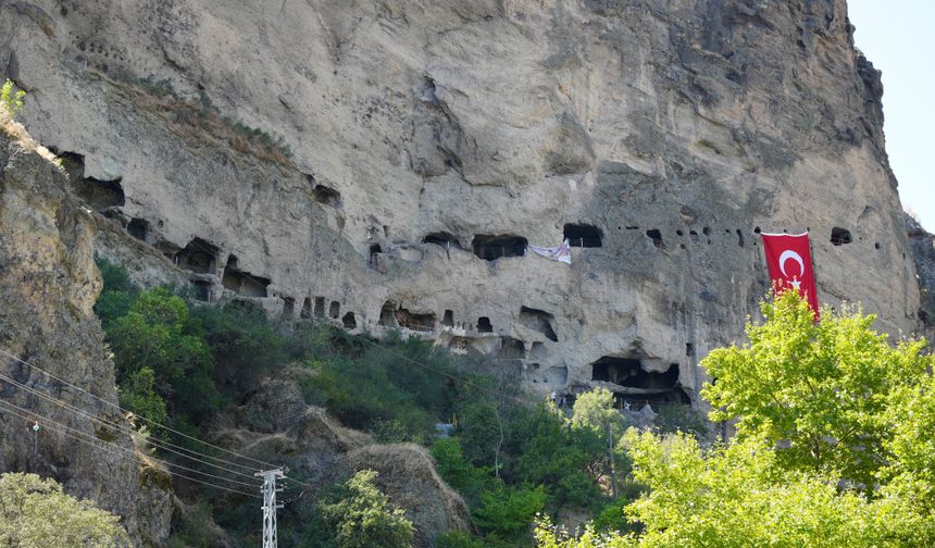 Başkentte kayalara oyulan tarih: İnönü Mağaraları ziyaretçilerini büyülüyor