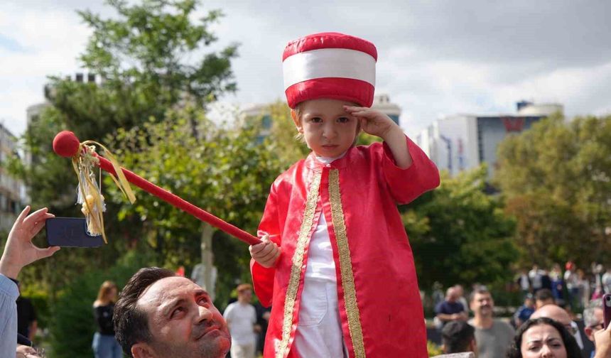 Ankara'da 30 Ağustos Zafer Bayramı coşkusu: Kortej yürüyüşü düzenlendi