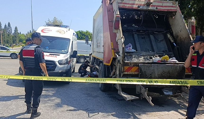 Çöp kamyonunun altında kaldı! Manavgat’ta temizlik işçisi hayatını kaybetti