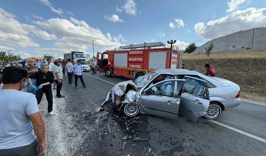 Çorum'da İki Otomobil Kafa Kafaya Çarpıştı: 7 Yaralı