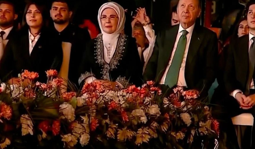 Erdoğan'ı mest eden gösteri: Dronlar gökyüzünü aydınlattı