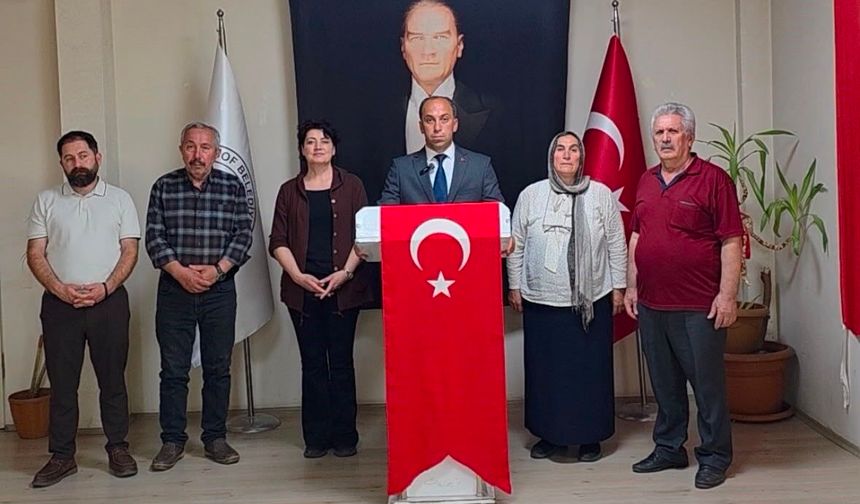 Ardahan'da siyasi hareketlilik: Bir CHP'li belediye başkanı daha Yeni Parti'ye katıldı!