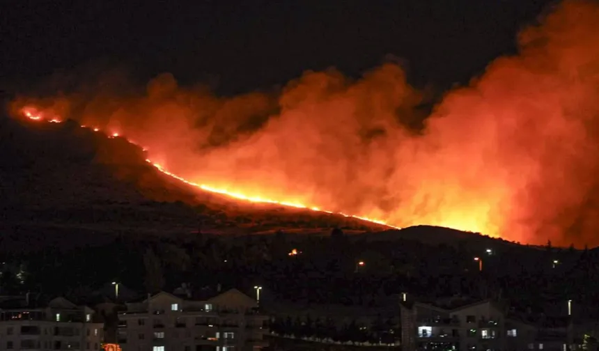 Ankara’da korkutan yangın: Mamak’ta alevler geniş alana yayıldı