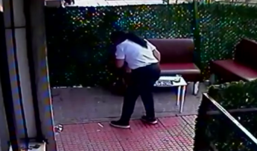Biz Heimlich ülkesiyiz! Ankara'da boğazına cisim kaçan kadın böyle kurtarıldı