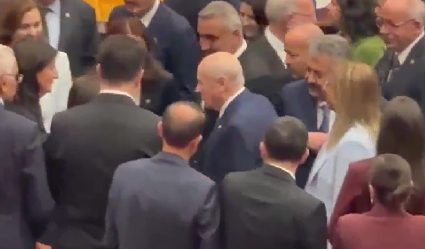 Çerçeve Yasa Meclis'ten geçti: Bahçeli'den DEM Parti sıralarına dikkat çeken ziyaret!