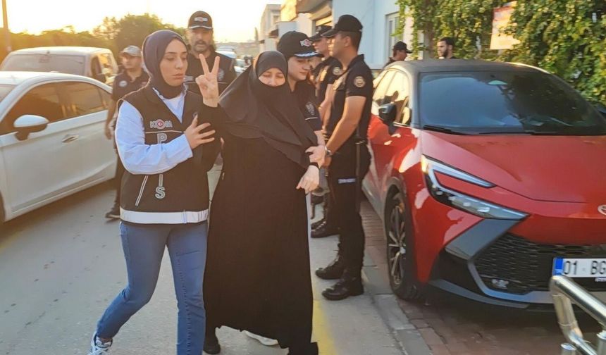 Furkan Vakfı operasyonunda dikkat çeken an: Gözaltında zafer işareti yaptı