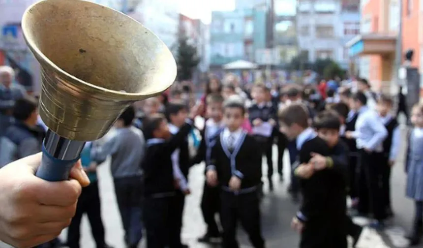 Okul Kıyafetlerinde Arma Zorunluluğu Geri Geldi: Velilere 250 TL Uyarısı