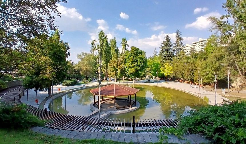 Seğmenler Parkı yaz sıcaklarında vatandaşların uğrak noktası oluyor
