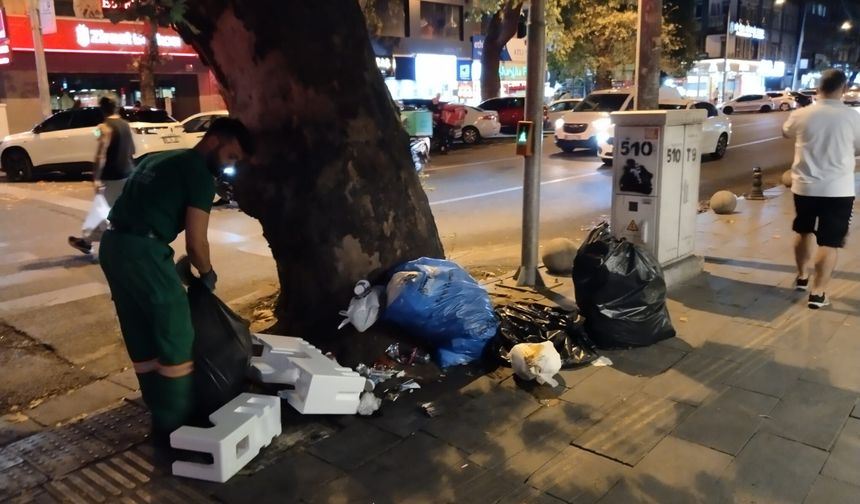Necatibey Caddesi'nde çöp dolu akşamlar