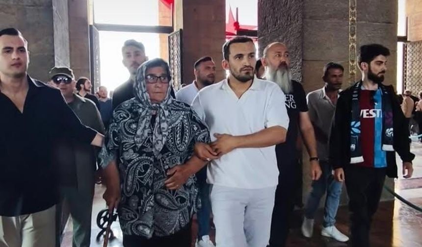 Trabzonlular Amed maçı öncesi Anıtkabir'e geldi!
