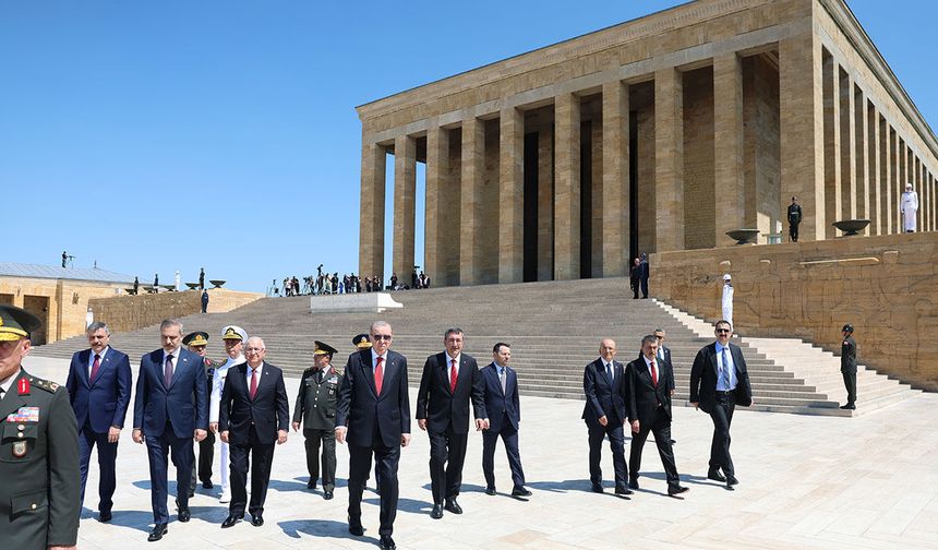 YAŞ Toplantısı öncesi Cumhurbaşkanı Erdoğan ve Şura üyeleri Anıtkabir’de