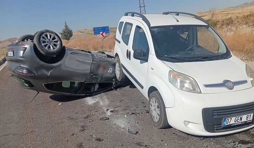 Ankara’da iki otomobilin çarpıştığı kazada 3 kişi yaralandı