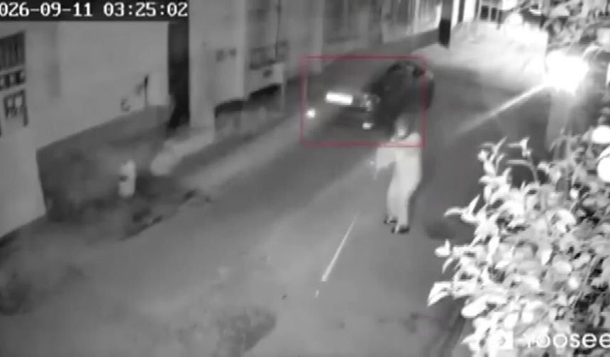 Adana'da gece yarısı korkunç olay: Kaskla yüzünü gizledi, eve kurşun yağdırıp kaçtı!