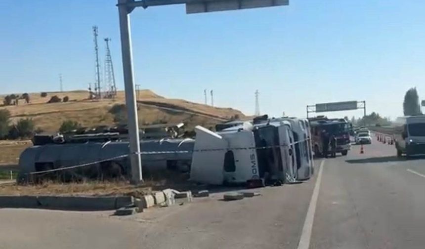 Ankara’da yakıt tankeri ile otomobil çarpıştı: 2 kişi yaralandı