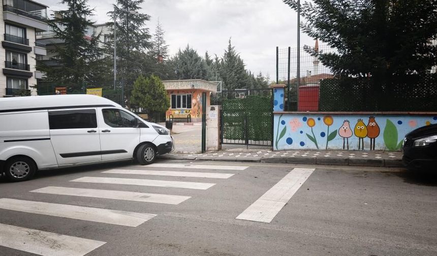 Ankara'da okul bahçesinde bıçaklı saldırı: Boşanma aşamasındaki eşini ağır yaraladı!