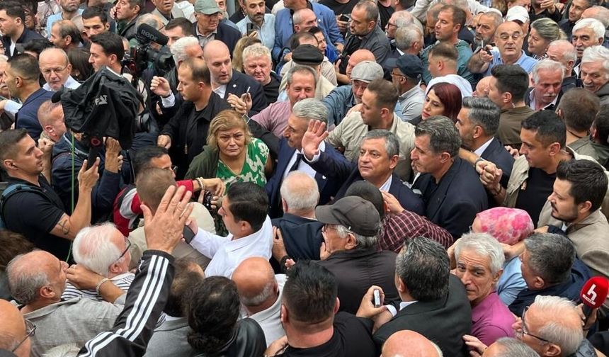 YENİ Parti'de isim tartışması sürüyor: Özgür Özel'den "değiştirmeyiz" çıkışı!