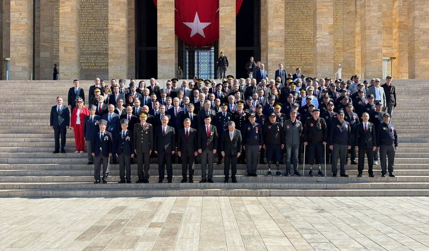 Ankara Valisi Yakup Canbolat Gaziler Günü’nde Anıtkabir’i ziyaret etti