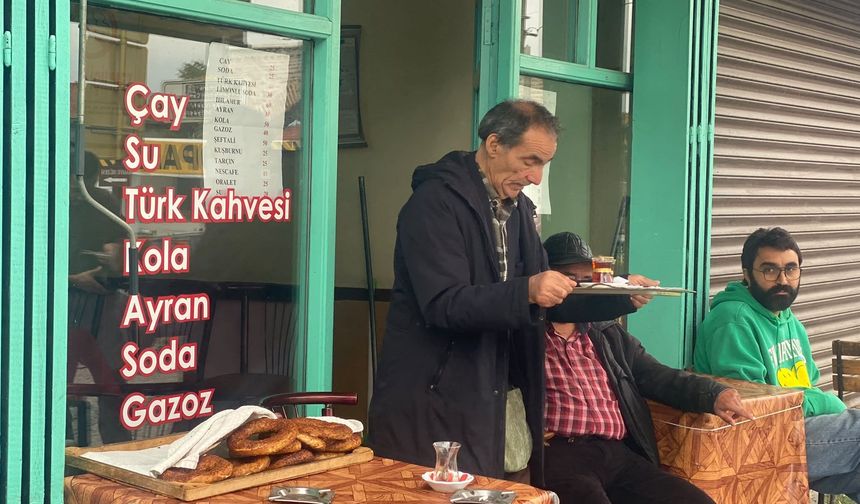 Ankara Kalesi’nde 65 yıldır aynı çay ocağında mesai yapıyor: “Ben ölene kadar işimi yapayım”