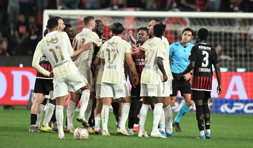 Süper Lig’de derbi takvimi açıklandı! Galatasaray-Fenerbahçe maçı pazartesi oynanacak