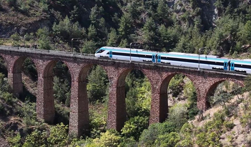 Türkiye'nin milli hızlı treninde yeni hız rekoru: 250 kilometreye ulaştı!