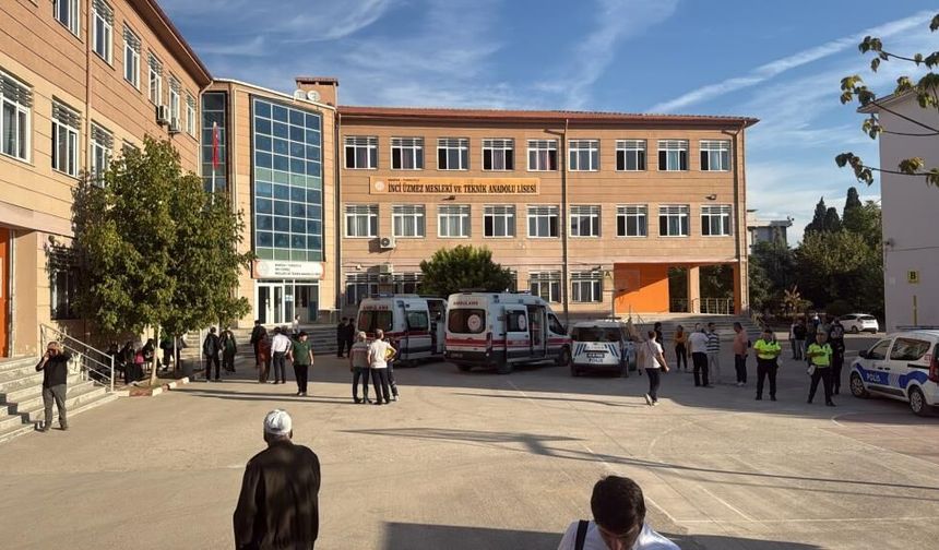 Turgutlu'da okul önündeki saldırının nedeni ortaya çıktı: Bir gün önce kavga etmişler!