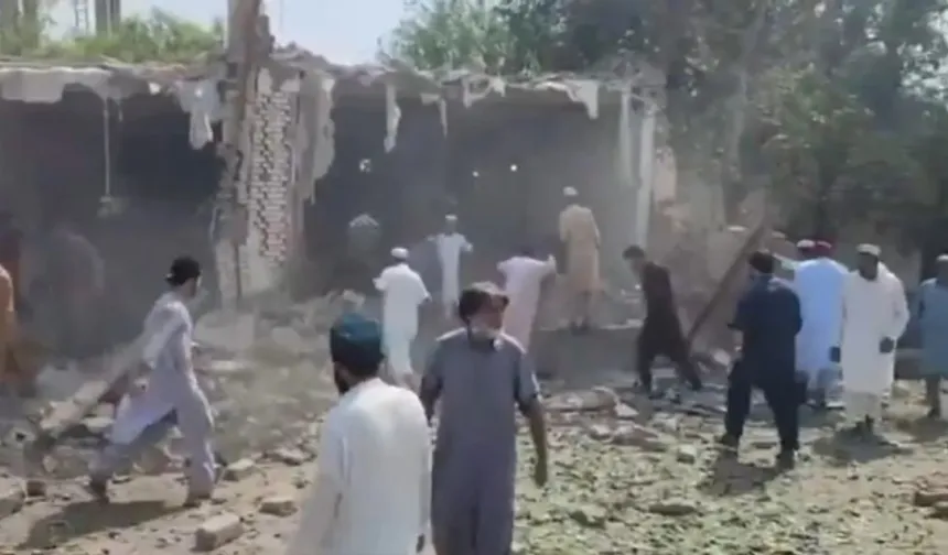 Cuma namazı sırasında peş peşe patlamalar: Pakistan’da 15 ölü, 50’den fazla yaralı