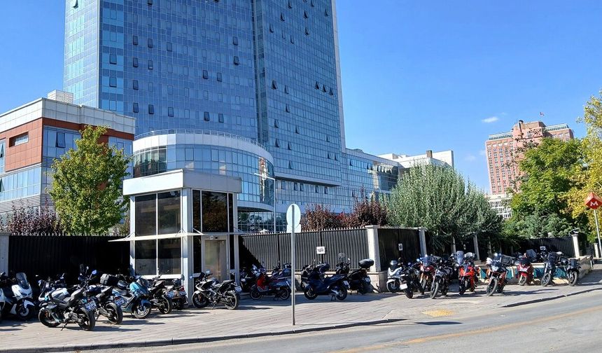 TÜİK binası önünde motosiklet yoğunluğu dikkat çekiyor