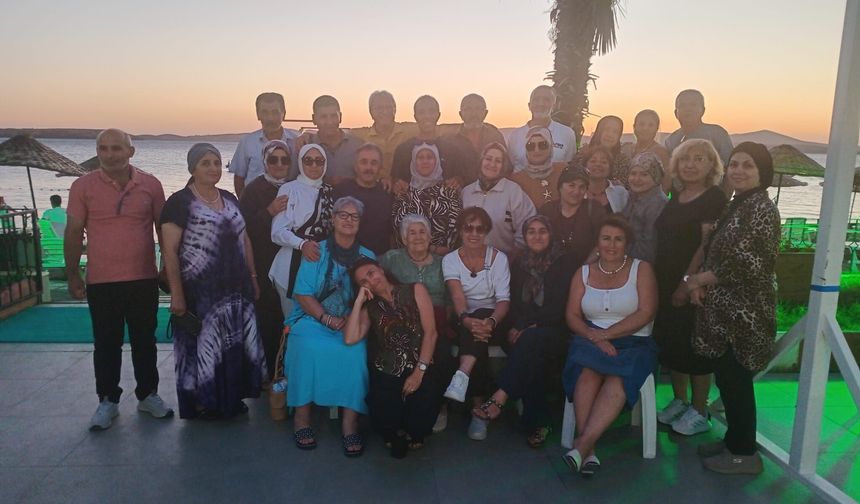 Ankaralı emekliler Erdek'te stres atıyor