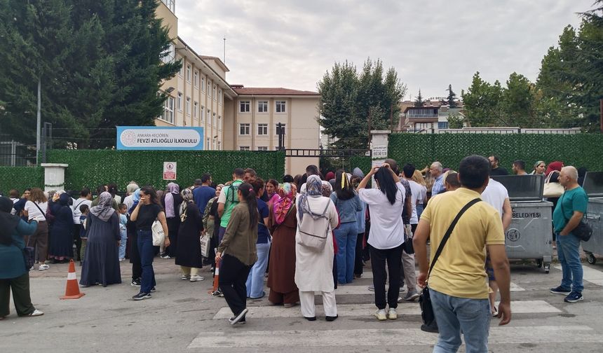 Ankara'da yüz binlerce öğrenci ders başı yaptı