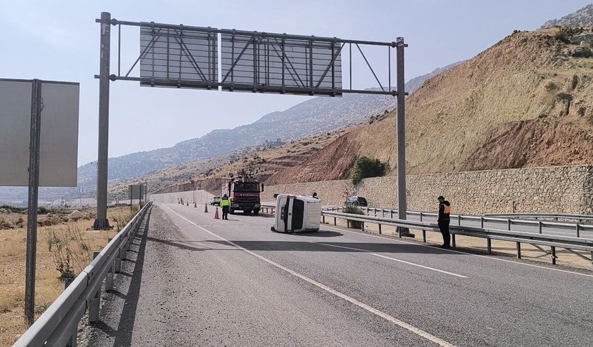 İnanılmaz kurtuluş! Takla atan otomobilden burnu bile kanamadan çıktı