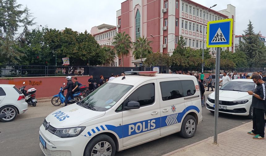 Ortaokulda dehşet! Evden getirdiği bıçakla arkadaşını yaraladı