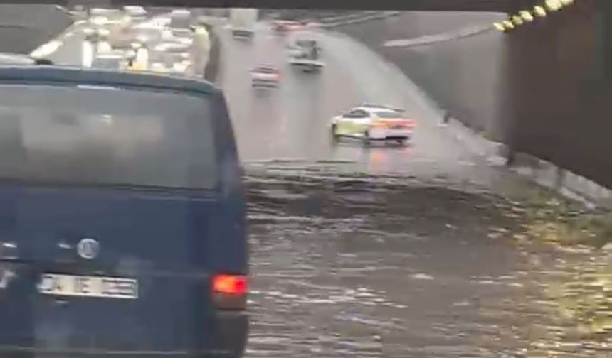 Ankara'da sağanak hayatı olumsuz etkiledi! Alt geçit göle döndü