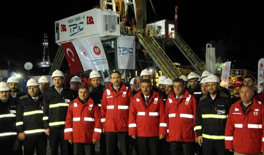 Gabar'da yeni petrol rezervi heyecanı! Bakan Bayraktar müjdeyi duyurdu
