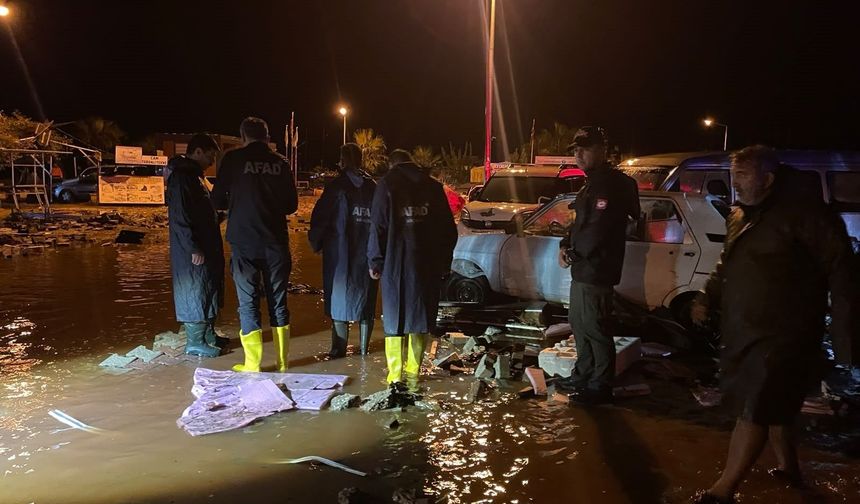 Antalya'da sağanak alarmı: Mahsur kalan 22 kişi kurtarıldı