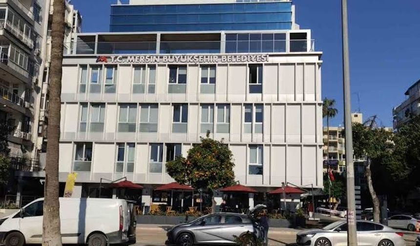 Mersin'de belediyelere operasyon: Vahap Seçer ve 2 belediye başkanı gözaltında