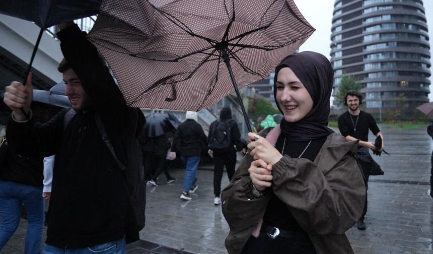 İstanbul’da okullar tatil edildi: Valilikten idari izin ve motosiklet yasağı kararı