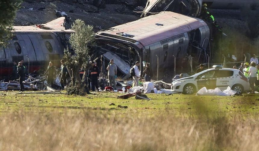 İspanya’da iki hızlı tren çarpıştı! 46 kişi hayatını kaybetti 179 kişi yaralandı