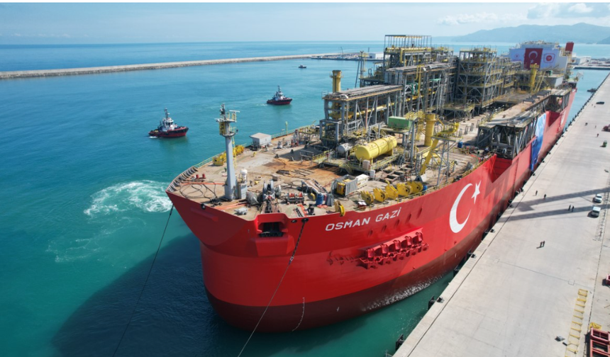Türkiye'nin dev doğal gaz platformu Osman Gazi yola çıktı