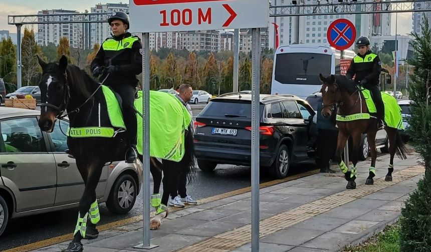 Türk Devletleri Medeniyet Parkı açılışında Atlı Polisler ilgi odağı oldu