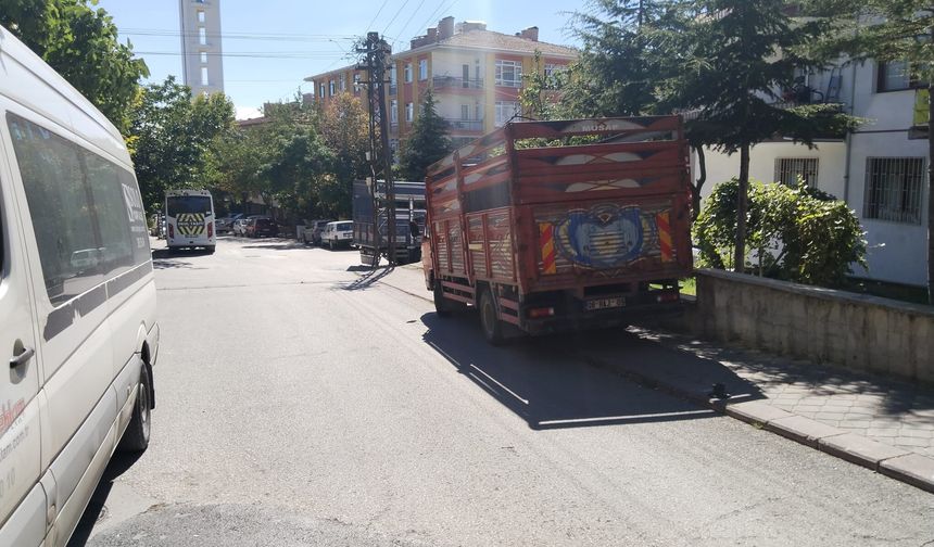 Semt pazarları trafik sorunu yaratıyor!