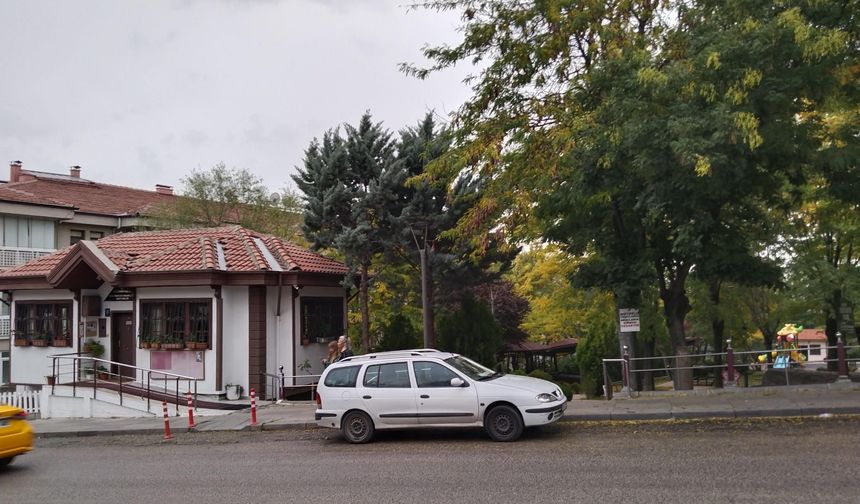 Keçiören'deki park yağmurlu havalara meydan okuyor